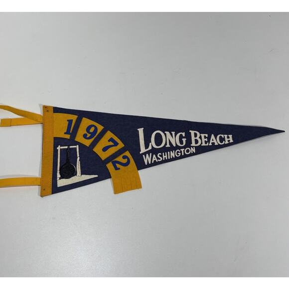 VINTAGE 1972 LONG BEACH Washington SOUVENIR Banner PENNANT Vintage Flag 17” - Picture 1 of 6